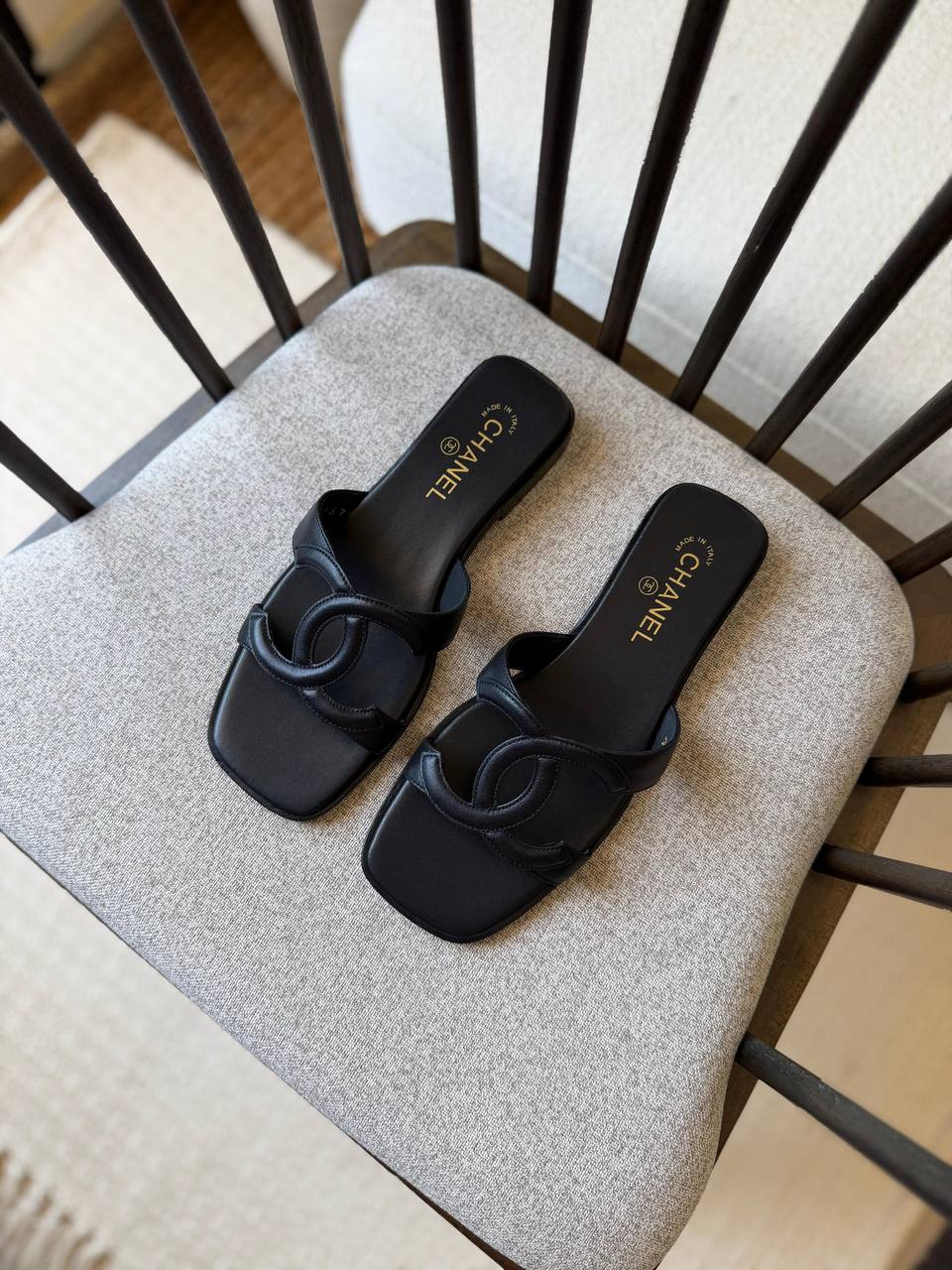 Chanel
𝑨𝑨𝑨 𝑸𝒖𝒂𝒍𝒊𝒕𝒚
𝑺𝒊𝒛𝒆 𝟑5 𝒕𝒐 𝟒2 
450 dhs✅

Zain81
♥️♥️♥️