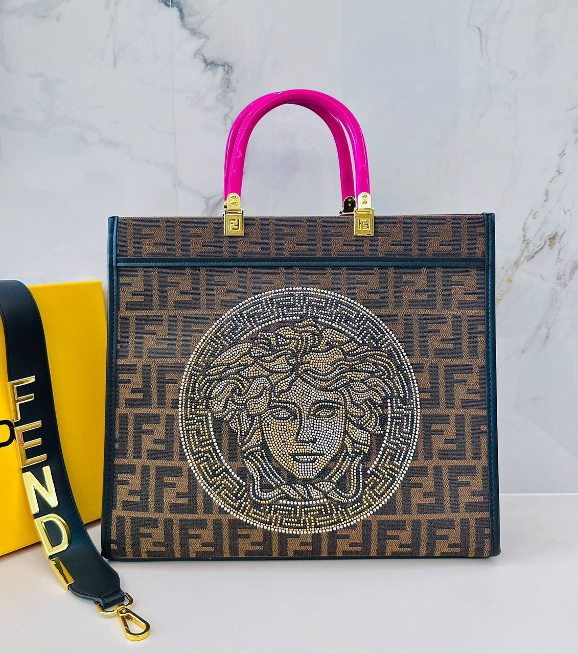 FENDI 
COPY ONE 
180 dhs✅

Zain39
♥️♥️♥️