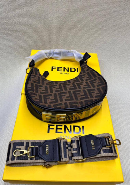 Fendi 
100 dhs✅

with box🎁

size 24cm

Zain213
♥️♥️♥️