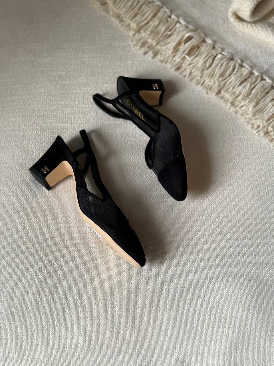 Chanel
AAA Quality
Size 36 to 41
450 dhs✅

Zain288
♥️♥️♥️