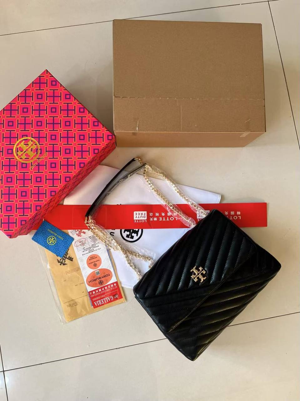 Tory Burch
GOOD quality 
100 dhs🇦🇪🇦🇪
SIZE 25CM

Zain200
♥️♥️♥️