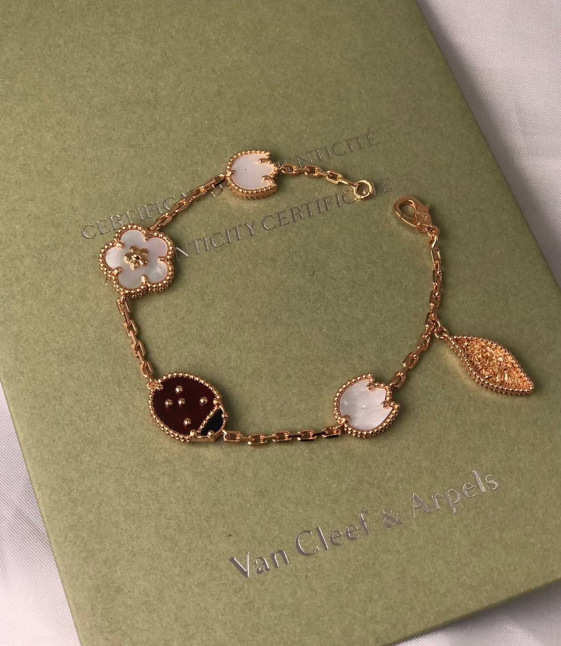 VCA Set⁠💚
Lucky Spring long necklace 15 motifs & 1  Motif earrings with Bracelet & Ring
↗️ *# Super Master Quality ®️*

*445 dhs✅* with *Normal* Box & Bag

Zain106
♥️♥️♥️