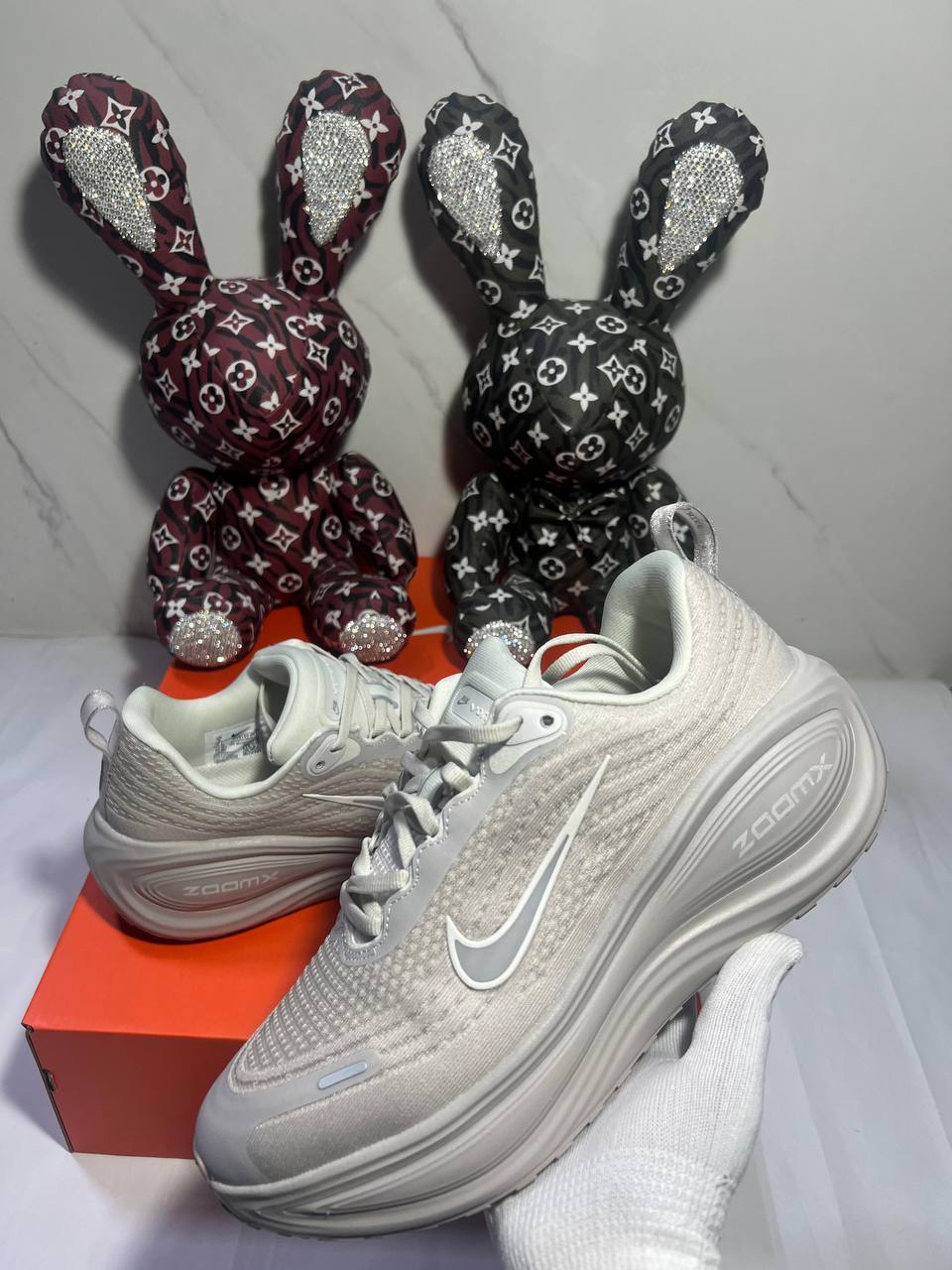 Nike Vomero Plus ‘ "College Grey" 🩶
NEW ARRIVALS 🤩
36-45 AVAILABLE 😇
210 dhs💓

Zain242
♥️♥️♥️
