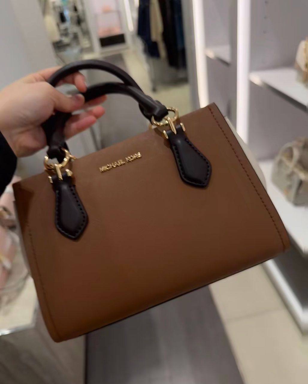 MK
100 dhs✅
SIZE：24cm
Good quality

Zain35
♥️♥️♥️