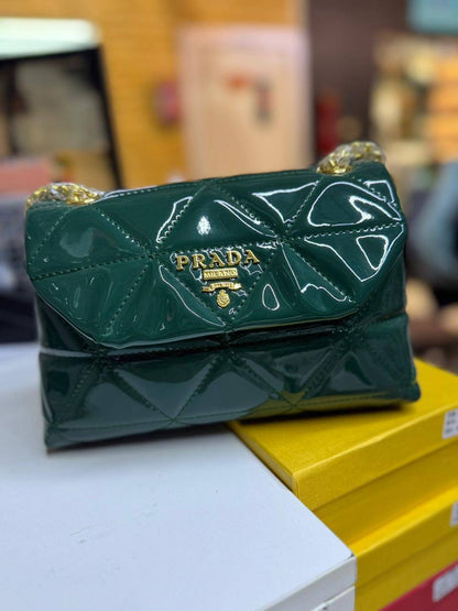 Prada  
size : 23 * 15 * 8 cm
85 dhs🪙💕

with box 🎁

Zain115
♥️♥️♥️