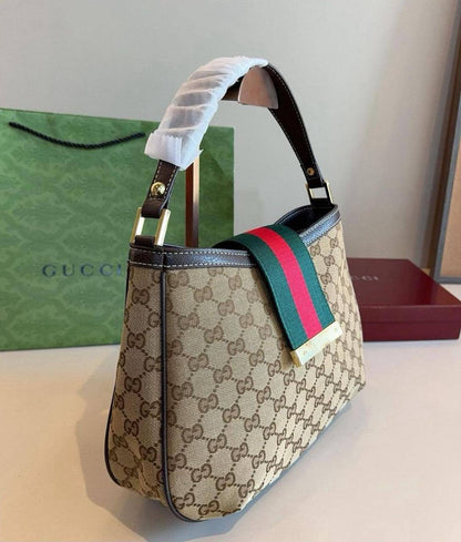 GUCCI 

NEW CAME 

GOOD QUALITY 
100 dhs🇦🇪🇦🇪

Zain295
Zain39
♥️♥️♥️