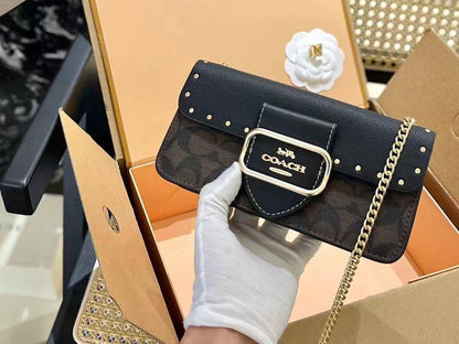 COACH 
GOOD QUALITY 💯
90 dhs✅
WITH BOX 📦

Zain28
♥️♥️♥️