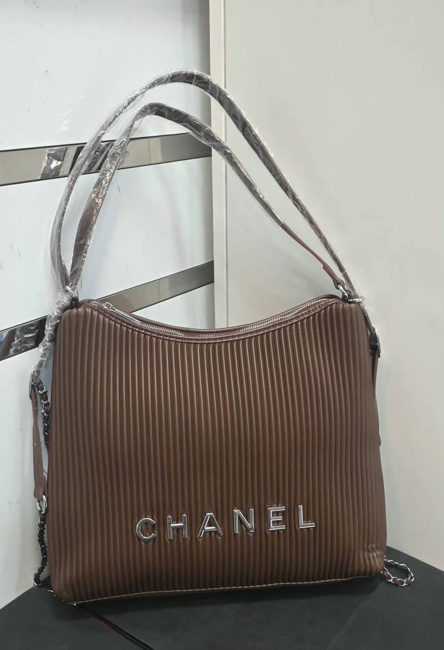 Chanel  
Good quality 
100 dhs✅

Zain232
♥️♥️♥️