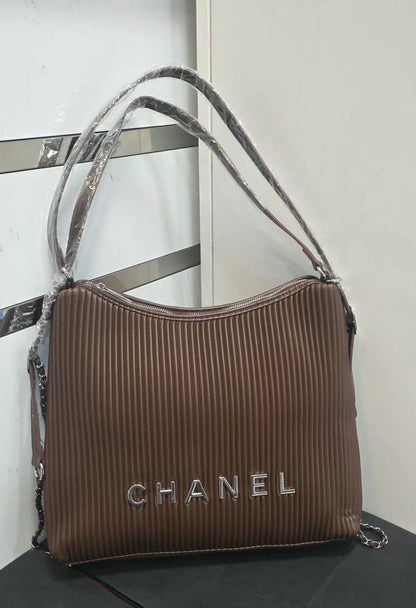 Chanel  
Good quality 
100 dhs✅

Zain232
♥️♥️♥️
