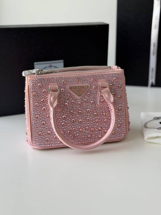 Prada
*vip quality 20 cm*
950 dhs🌺

Zain257
♥️♥️♥️