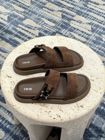 Dior Slipper
Size-39 To 45.
120 dhs❣️
Good Quality 🔥

Zain82
♥️♥️♥️