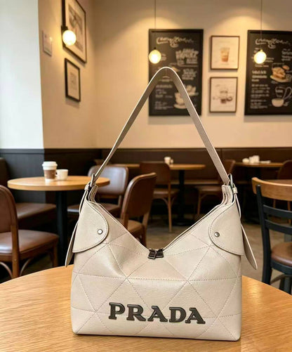Prada
110 dhs💓

Zain253
♥️♥️♥️