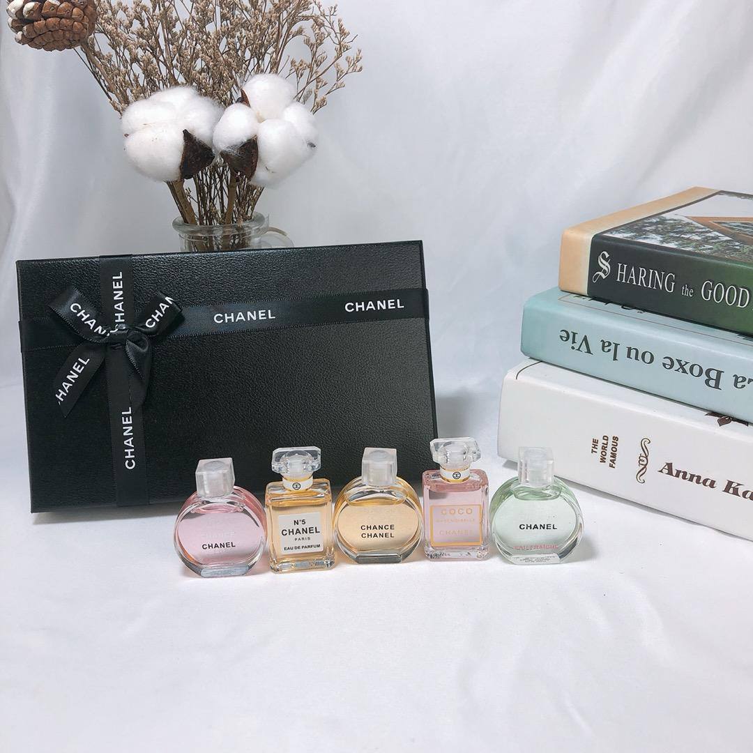 Chanel
5 in 1
7.5ml each
45 dhs🪙🌨️

Zain93
🌨️🌨️🌨️