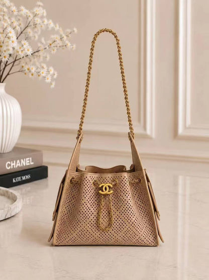 CHANEL 

NEW CAME 

HIGH QUALITY 

125 dhs🇦🇪🇦🇪

Zain39
♥️♥️♥️