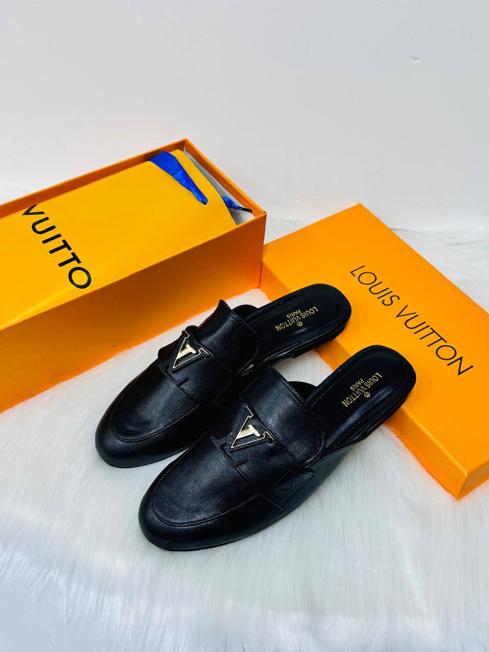 LV
New arrived 
Size 36 to 41
105 dhs🪙🌨️

Zain21
♥️♥️♥️