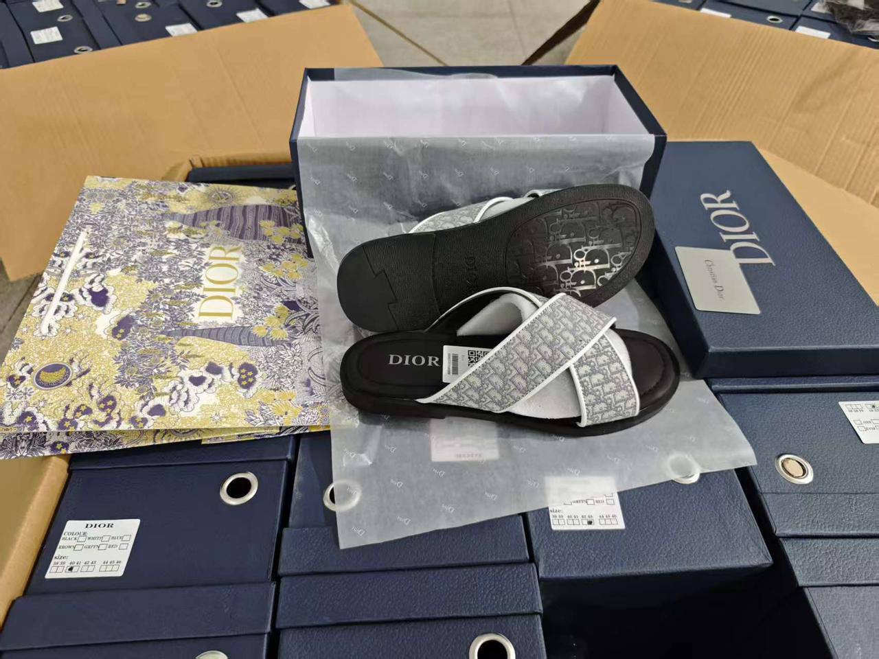 Dior Slipper, 
New Arrived  
Size 40To 45
110 dhs🪙💕

Zain120
♥️♥️♥️