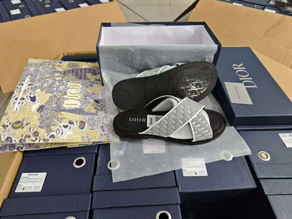 Dior Slipper, 
New Arrived  
Size 40To 45
110 dhs🪙💕

Zain120
♥️♥️♥️