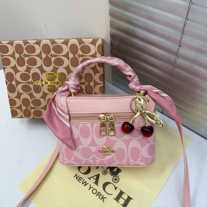 Coach  

With box 🎁
70 dhs🇦🇪🇦🇪

Zain232
♥️♥️♥️