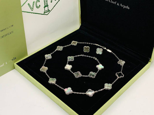 230 dhs🪙🌨️ SET
VANCLEAF & ARPELs
NECKLACE 
BRACELET 
EARRINGS
WITH GOOD BOX AND PAPER BAG
 280 dhs🪙🌨️
WITH MASTER BOX AND PAPER BAG 
🎁🎁🎁

Zain89
♥️♥️♥️