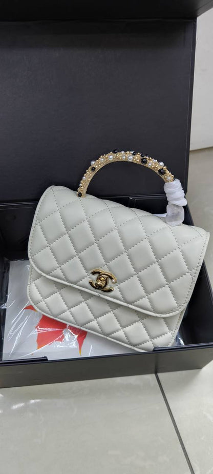 Chanel

with box🎁🎁🎁

120 dhs✅

Zain203
♥️♥️♥️