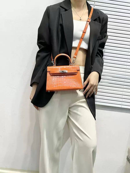 HERMES 

NEW CAME 

GOOD QUALITY 

WITH BOX 
🎁🎁🎁

95 dhs🪙🖤

Zain39
♥️♥️♥️