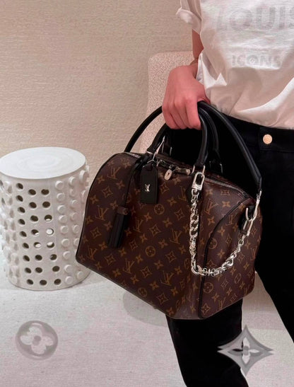 LOUIS VUITTON 

COPY ONE 

NEW DESIGN 

220 DHS🇦🇪🇦🇪🇦🇪

Zain295
♥️♥️♥️