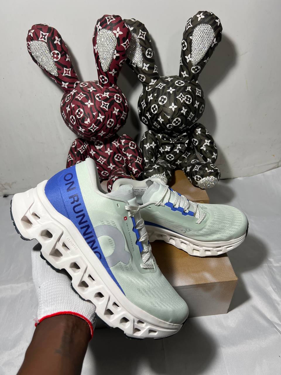 On Cloudmonster 3 running Iceberg/Ivory 
NEW ARRIVALS 🤩
36-45 AVAILABLE 😇
240 dhs🇦🇪🇦🇪

Zain242
♥️♥️♥️