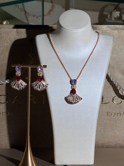 Bvlgari
Flower Pendant Necklace Set
Latest Collection  😍
Quality: Super Master
For Price 👇 WhatsApp✅
0568585901 
0507557372
0552275751 Owner Zain 👌

Zain268
♥️♥️♥️