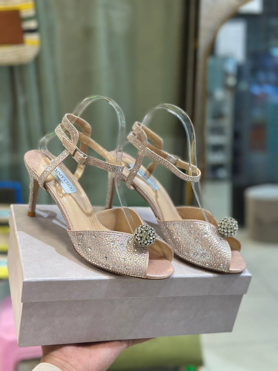 Jimmy choo 
size 36 to 41
140 dhs✅

Zain146
♥️♥️♥️