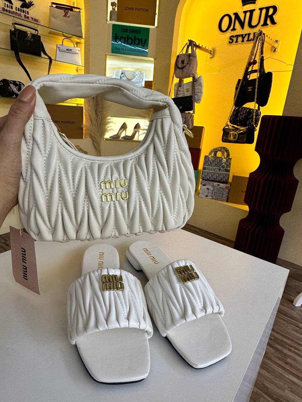Miu Miu offer

190 dhs

Zain143120

♥️♥️♥️
Zc