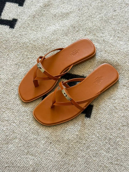 Hermes 🖤
✨ 𝐀𝐯𝐚𝐢𝐥𝐚𝐛𝐥𝐞 𝐍𝐨𝐰
✨ 𝐒𝐢𝐳𝐞𝐬: 𝟑𝟔 — 𝟒𝟏
450 dhs✅

Zain298
♥️♥️♥️