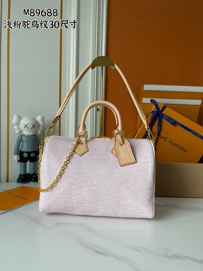 LV
size:30cm  
260 dhs✅

Zain114
♥️♥️♥️