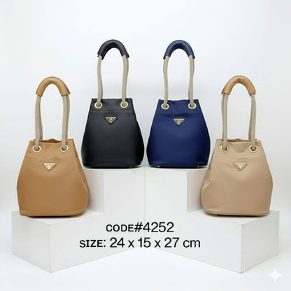 PRADA ᴍᴀʀɪɴᴇʀ
ʀᴇ- ɴʏʟᴏɴ ʙᴜᴄᴋᴇᴛ ʙᴀɢ
ᴡɪᴛʜ ʀᴏᴘᴇ ʜᴀɴᴅʟᴇ sᴛʀᴀᴘ
ɢᴏʟᴅ ʜᴀʀᴅᴡᴀʀᴇ
sɪᴢᴇ: 24 cm

75 dhs✅

Zain31
♥️♥️♥️