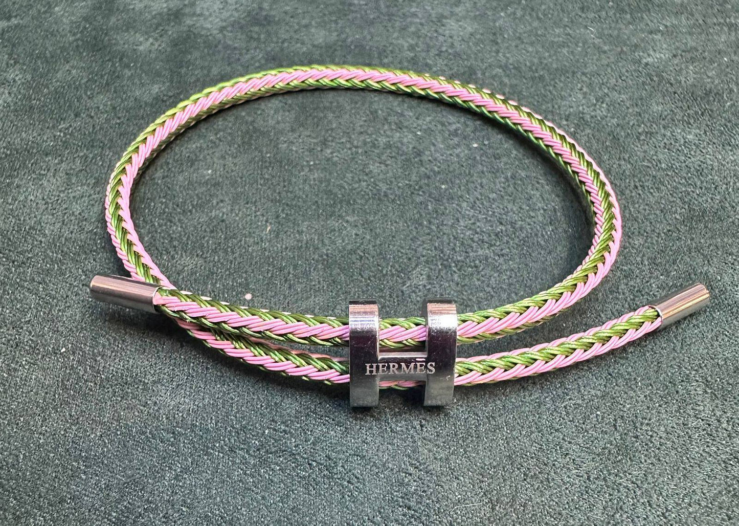 Hot moving 🔥🔥🔥 
Hermes UNISEX Bracelet. 
Water proof 💦💦💦
30 dhs❣️

Zain243
♥️♥️♥️