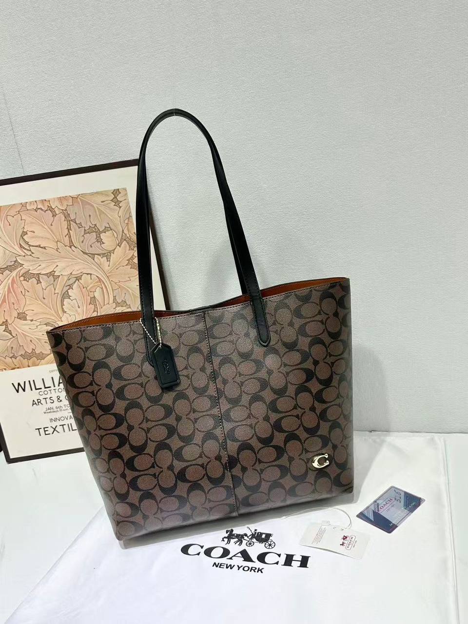 COACH 
GOOD QUALITY  
110 dhs🇦🇪🇦🇪

Zain295
♥️♥️♥️