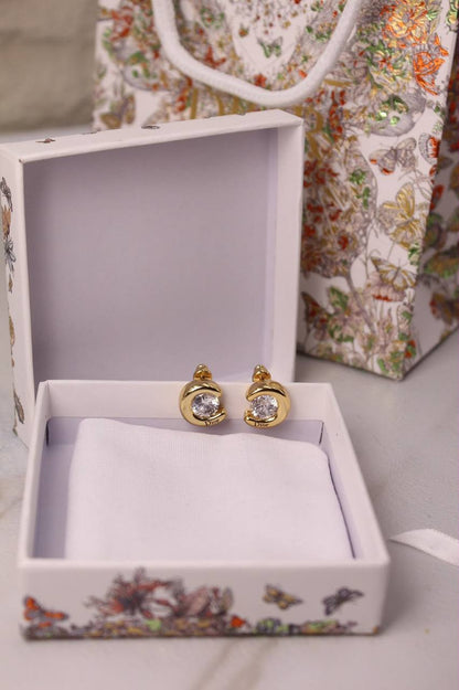 DIOR 🤍
* ⁠↗️ *Super Master Quality ®️*⬆️
* ⁠NEW COLLECTION *Earings*

*90 dhs🇦🇪🇦🇪* with *Normal* Box & Bag
*105 dhs🇦🇪🇦🇪* with *Orignal* 🎁 Packaging

Zain209
♥️♥️♥️