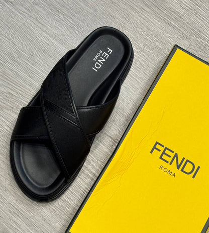 Prada

40 TO 45
115 dhs🇦🇪🇦🇪

Zain183
♥️♥️♥️