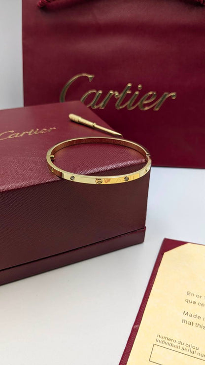 Cartier
*Master Quality* 
Bangle
90 dhs✅ with Normal Box 🎁
110 dhs✅ with Good Box 🎁
140 dhs✅ with Master Box 🎁

Zain210
♥️♥️♥️