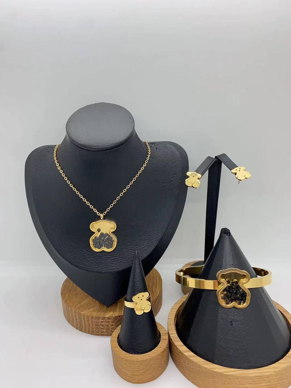 one Set Accessories
50 dhs🇦🇪

Zain45
♥️♥️♥️