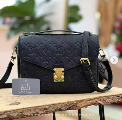 LV 

re stock premium quality 

360 dhs🇦🇪🇦🇪🇦🇪

25cm…..❤️❤️

Zain228
♥️♥️♥️