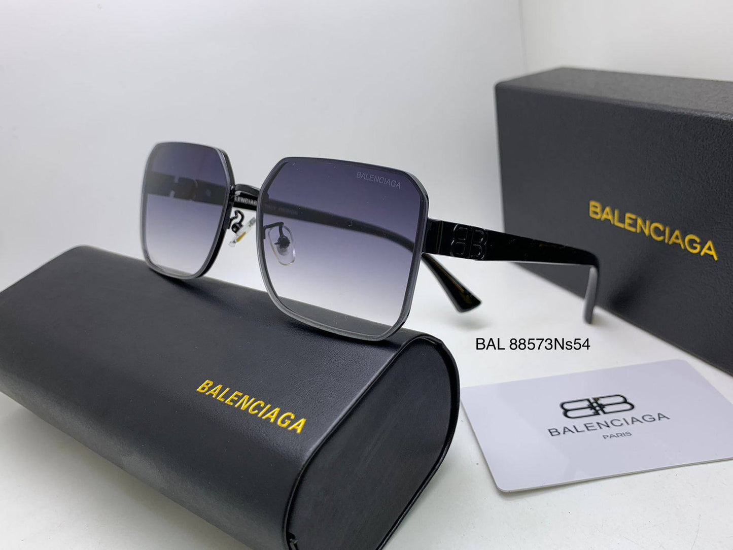 Balenciaga - Prada 
70 dhs🗽

Zain126
♥️♥️♥️