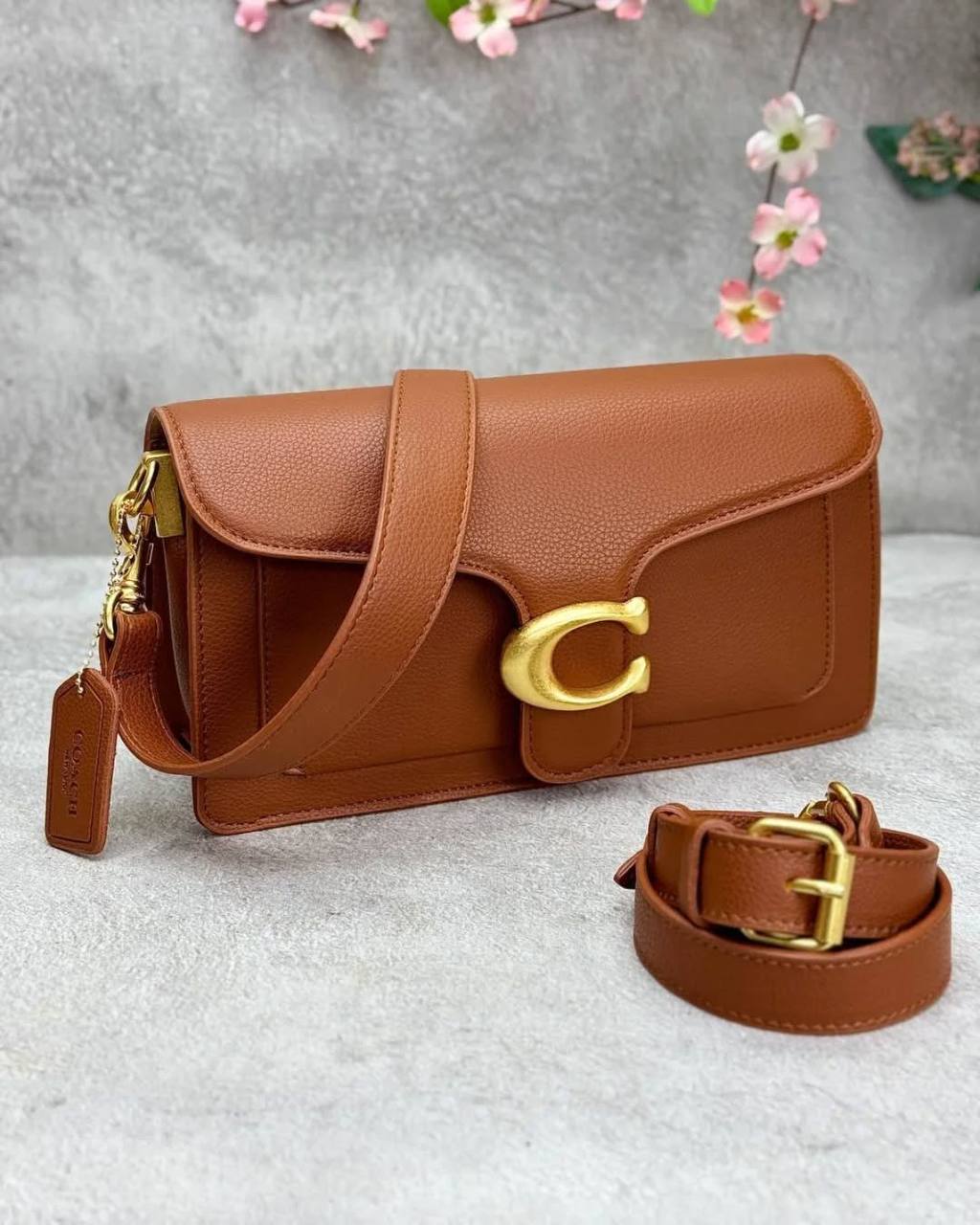 COACH
Best quality with box’s 🎁
100 dhs✅
size 21CM

Zain290
♥️♥️♥️