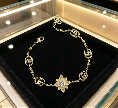 Gucci😍
Necklace ❤️‍🔥
Earring 🍁
Bracelet ✨
Master quality 💯

With normal boxes 🗃️ 

And paper bag 🛍️
130 dhs🇦🇪🇦🇪🇦🇪

With master box 📦 
140 dhs🇦🇪🇦🇪🇦🇪
Zain216
♥️♥️♥️