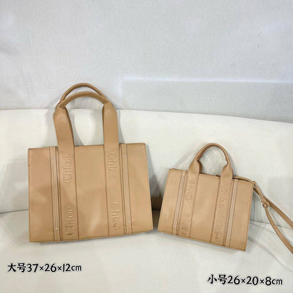 CHLOE 
COPY ONE *BIG OFFER*
      BIG SIZE 130 DHS💓
SMALL SIZE 120 DHS💓

Zain39
♥️♥️♥️