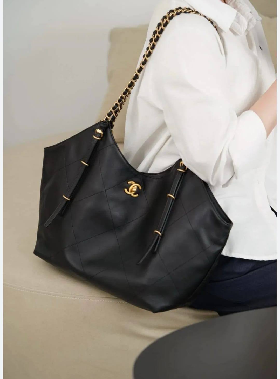 Chanel
 high quality  

41cm
100 dhs🇦🇪🇦🇪

Zain26
♥️♥️♥️