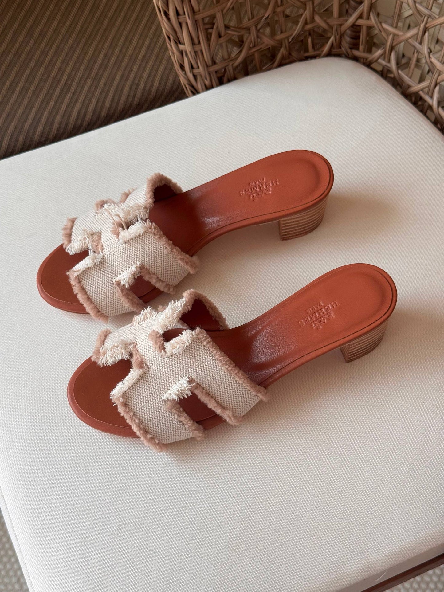 HERMES  
✨ Collection
👠 36–41
💎 Premium Quality
🔥 Super Master
450 dhs✅

Zain198
♥️♥️♥️