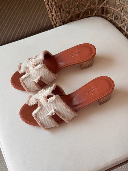 HERMES  
✨ Collection
👠 36–41
💎 Premium Quality
🔥 Super Master
450 dhs✅

Zain198
♥️♥️♥️