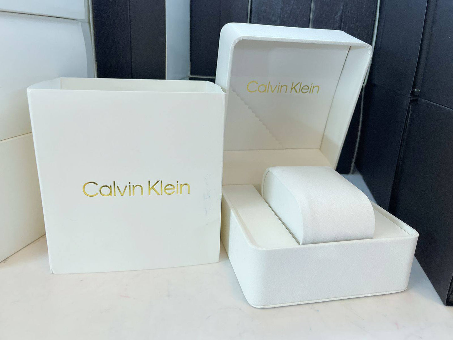 Watches Boxes
10 dhs🌺

Zain31
♥️♥️♥️