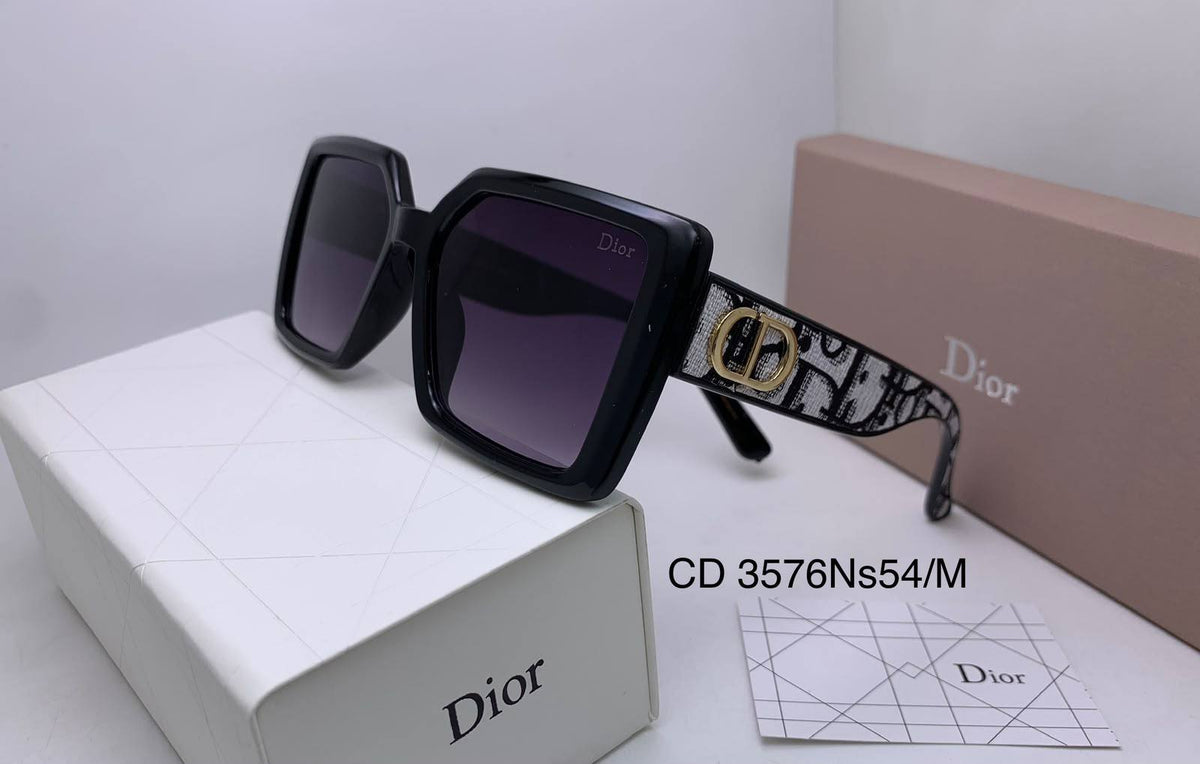 Ladies sunglasses 
70 dhs🇦🇪🇦🇪

Zain126
♥️♥️♥️