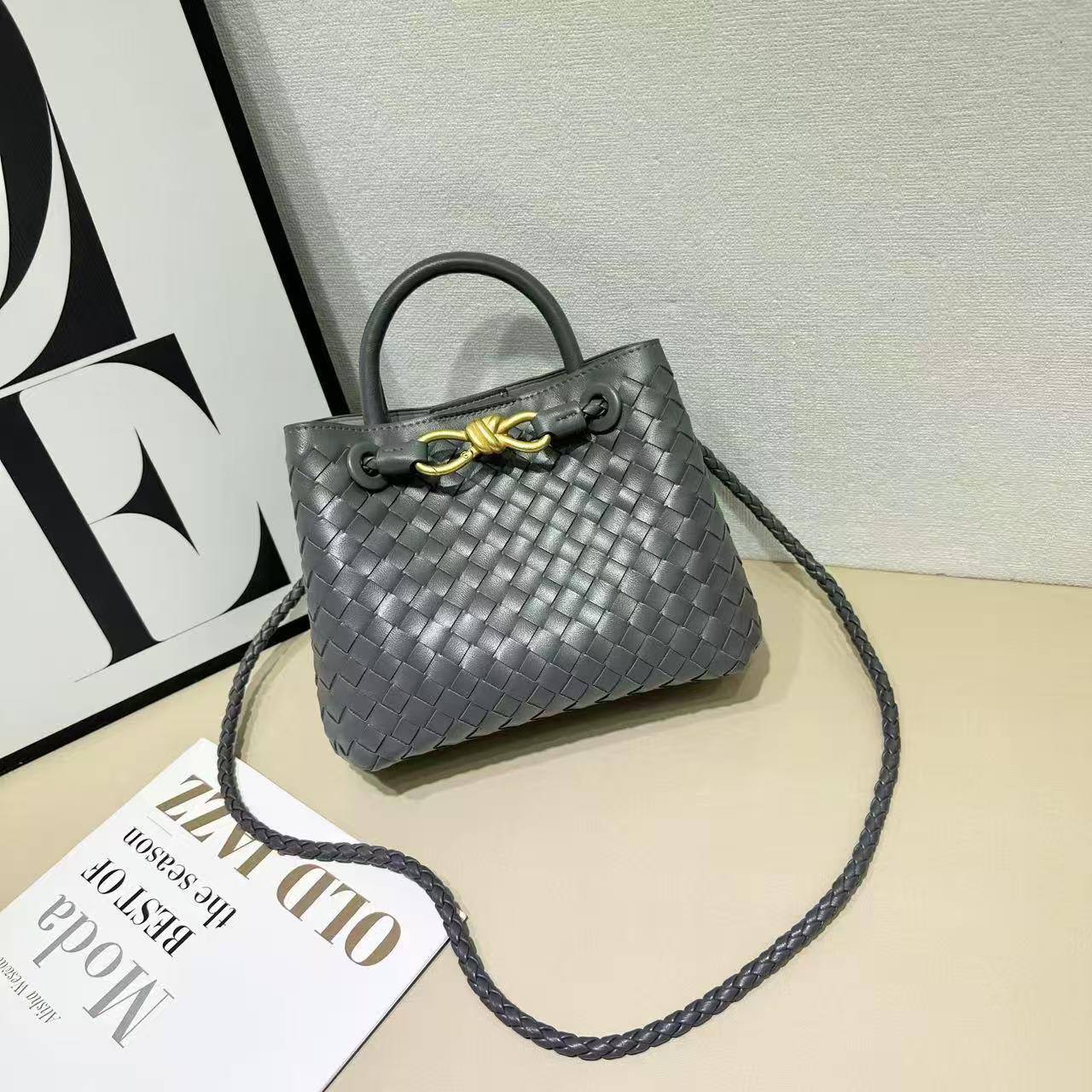 Bottega

withbox 
🎁🎁🎁
105 dhs🪙💕

Zain143
♥️♥️♥️